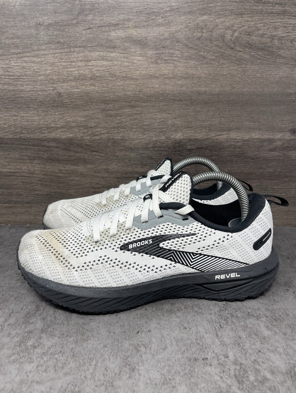 Brooks Revel 7 White Black Size 8.5 Womens Running Walking Shoes Sneakers